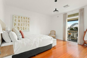 Contemporary Charm with Spectacular Harbour Views Sydney